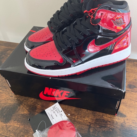 Air Jordan 1 Retro High OG Patent Bred GS - Picture 2 of 4